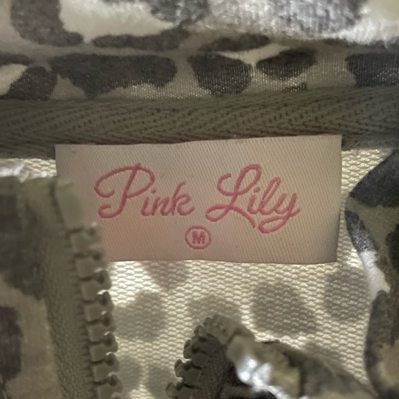 Pink Lily Half Zip Leopard Print Sweater Gray Black Size Medium - Picture 3 of 4